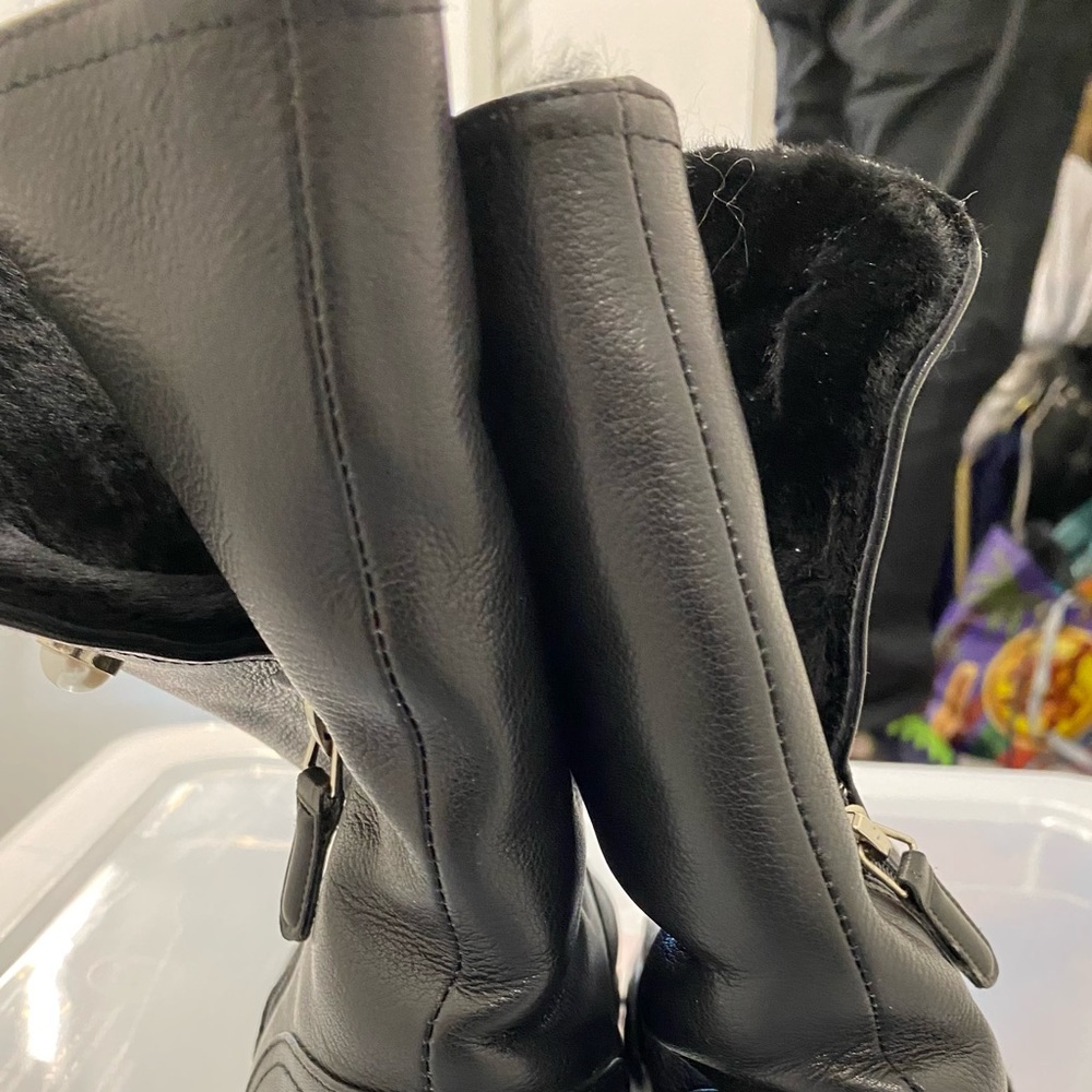Chanel leather pearl boots - Picture 3 of 4